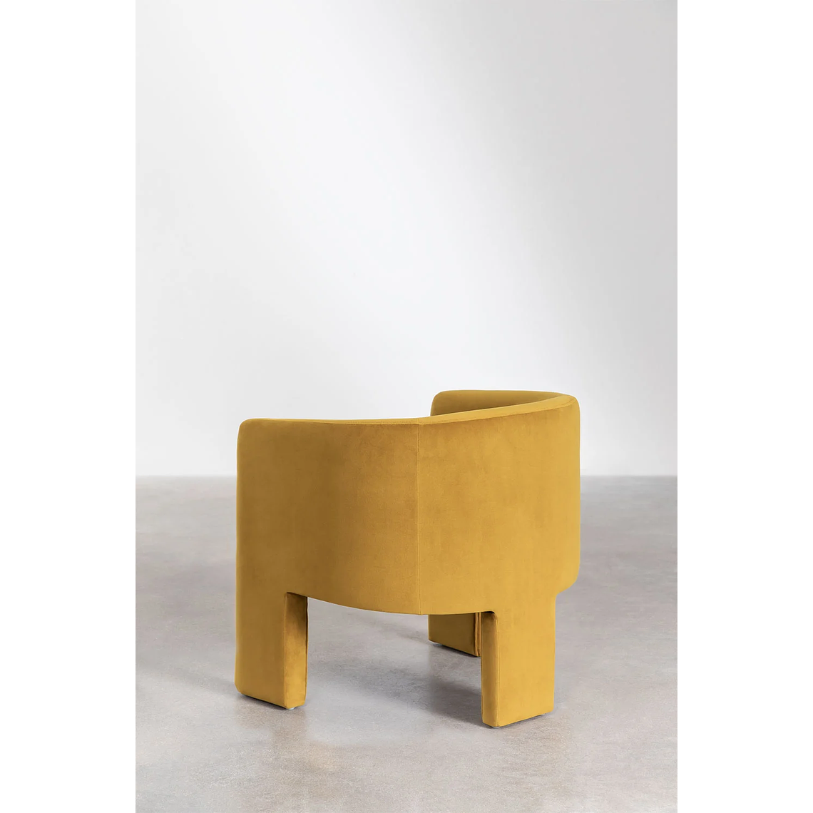 Poltrona en Terciopelo Xastru color mostaza 3