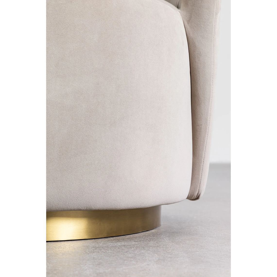 Poltrona en Terciopelo Sidoni color marrón trigo 6