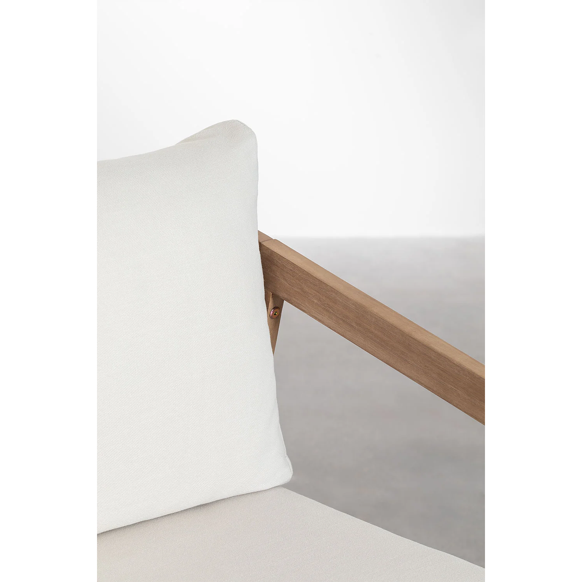 Poltrona en Madera de Acacia Kaela 6