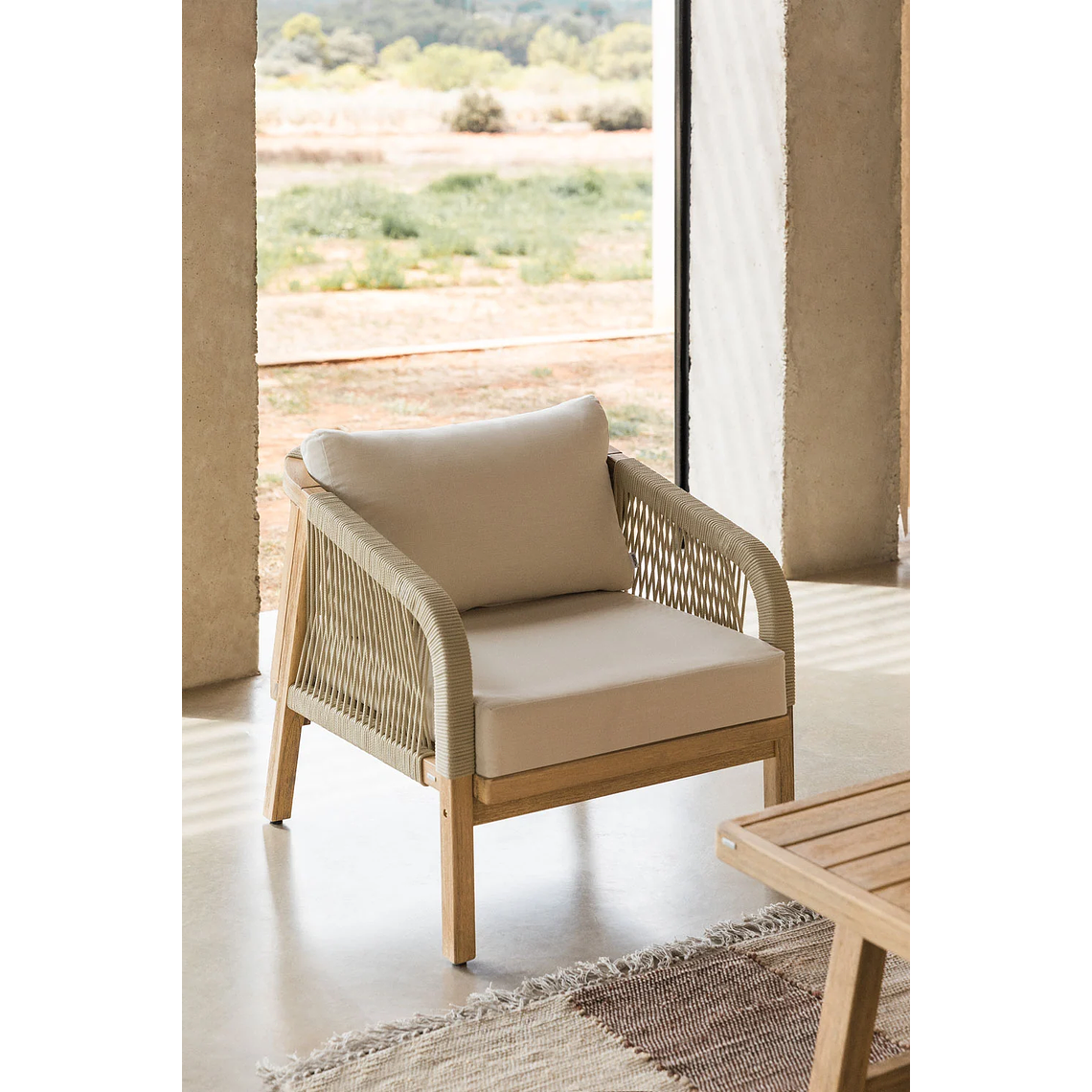 Poltrona en madera de acacia Dubai 1