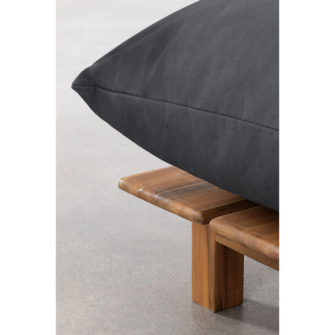 Puff en Madera de Acacia Brina 92 cm gris antracita 2