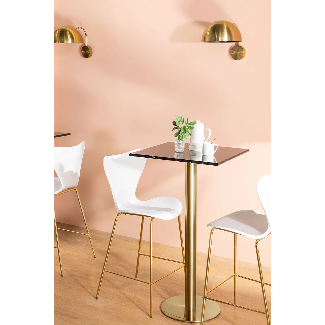 Mesa Alta de Bar Cuadrada en Mármol Negro (60x60 cm) Cosmopolitan 2