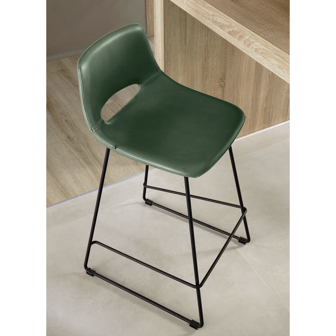 Taburete Zahara piel sintética verde y acero con acabado negro altura 65 cm 4