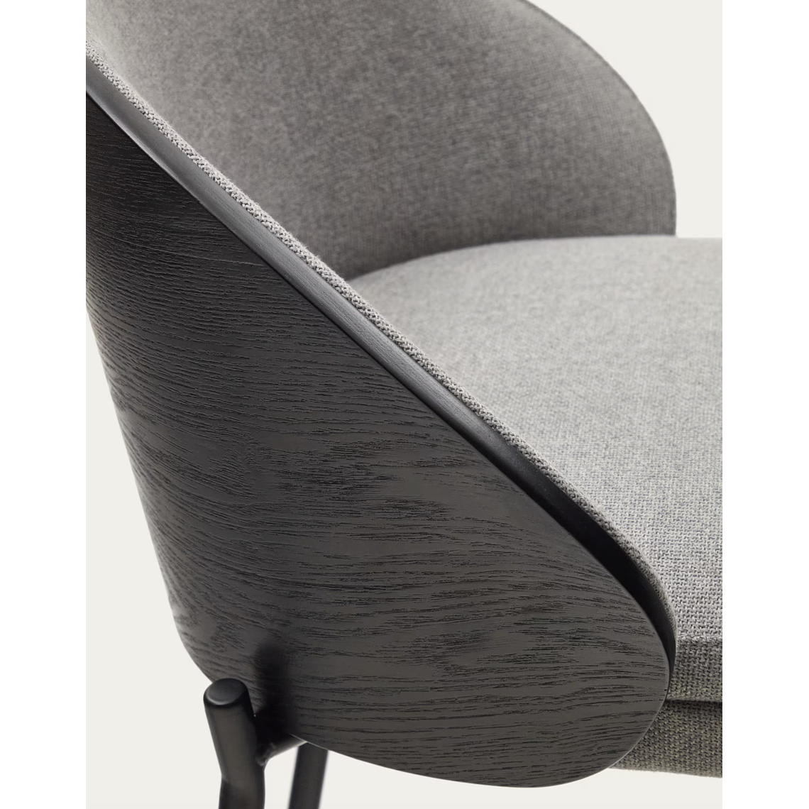 Taburete Eamy de chenilla gris claro chapado en fresno acabado negro y metal negro 77 cm 2