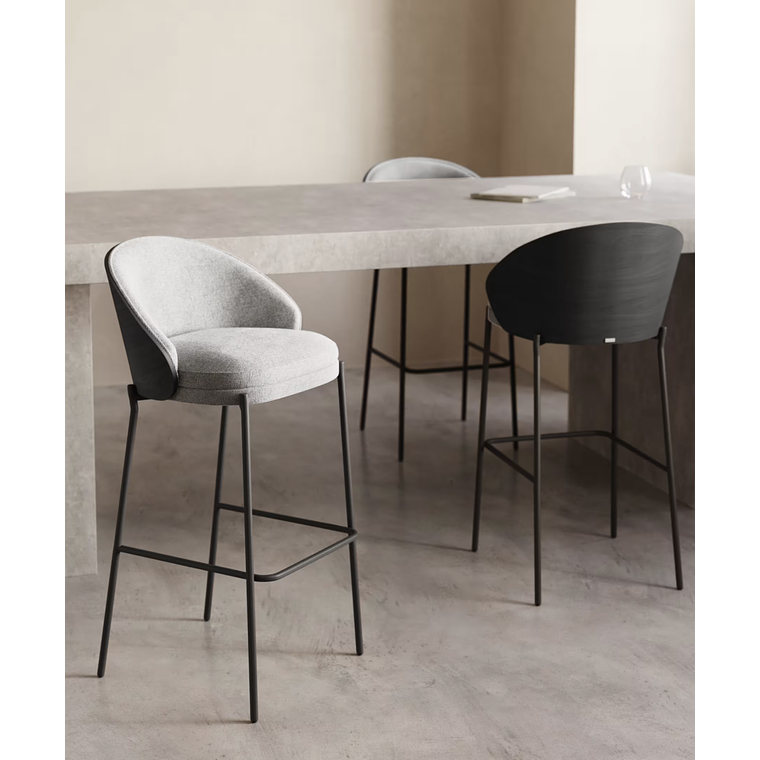 Taburete Eamy de chenilla gris claro chapado en fresno acabado negro y metal negro 77 cm 9