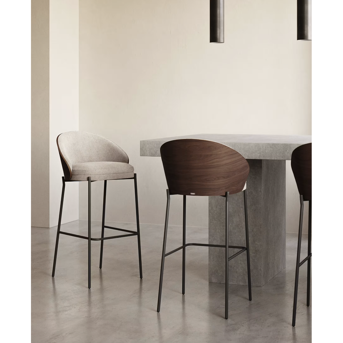 Taburete Eamy de chenilla marrón claro chapado en fresno acabado wengué y metal negro 77cm 2