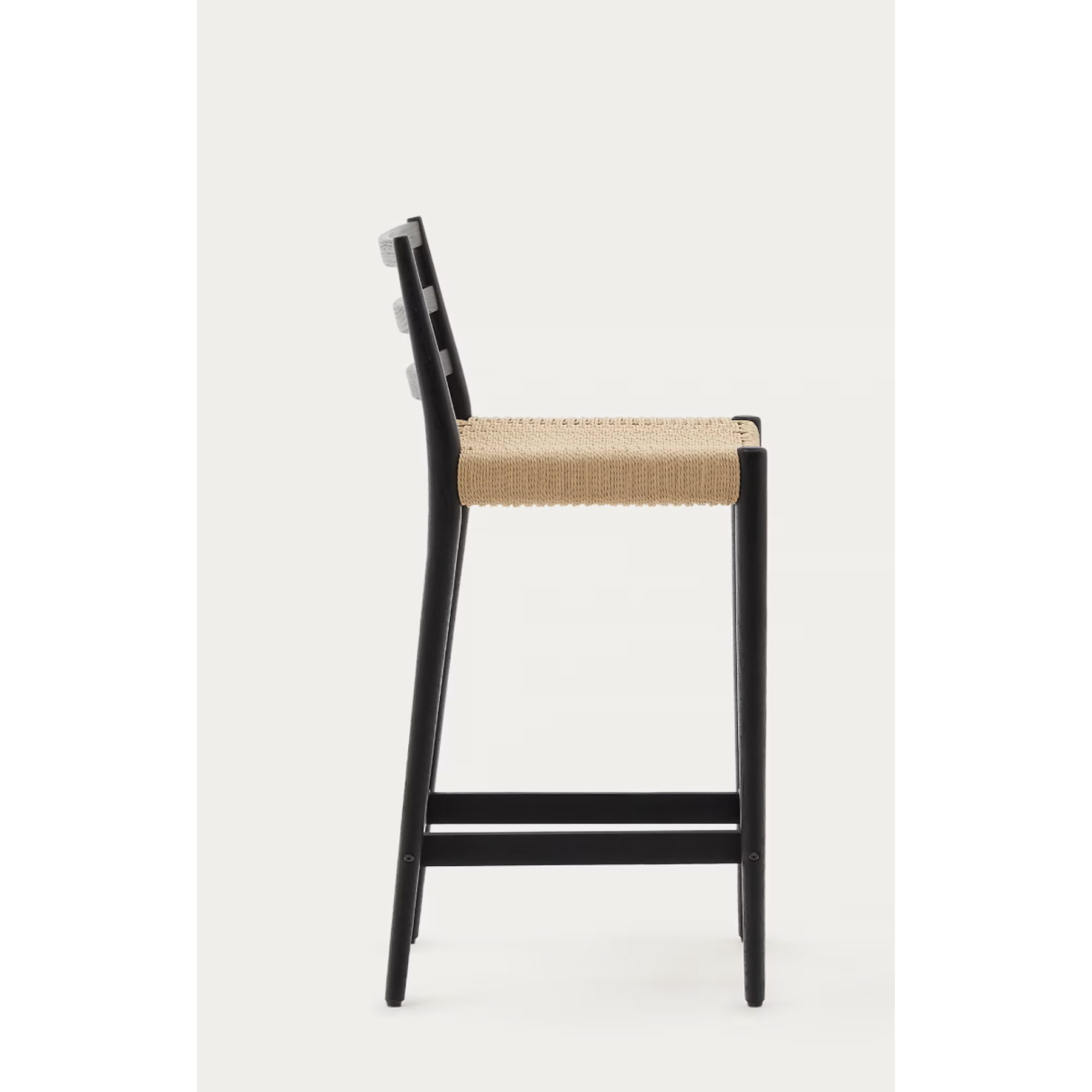 Taburete Analy respaldo madera maciza roble acabado negro y asiento de cuerda 70cm FSC100%