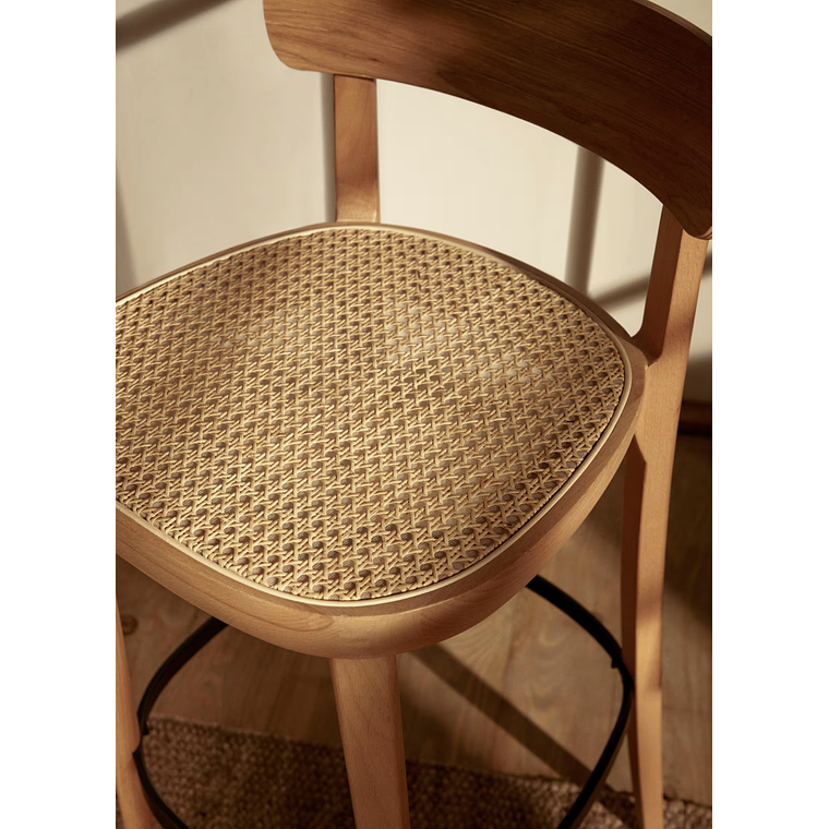 Taburete Romane de madera de haya acabado natural y chapa de fresno y ratán altura 75 cm 9