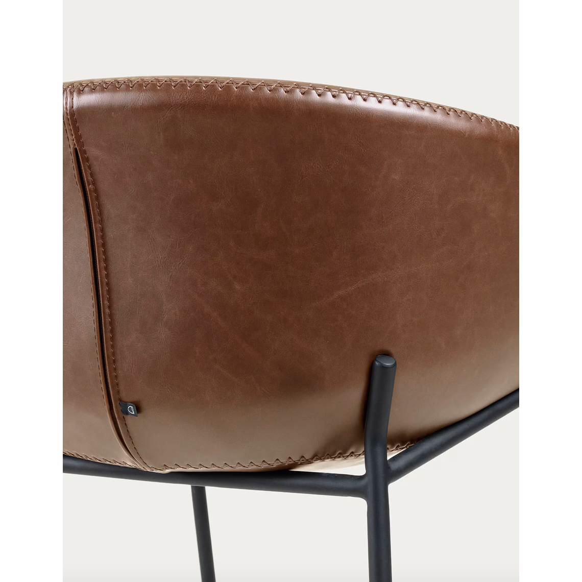 Taburete Yvette piel sintética marrón y patas de acero con acabado negro altura 75 cm 6