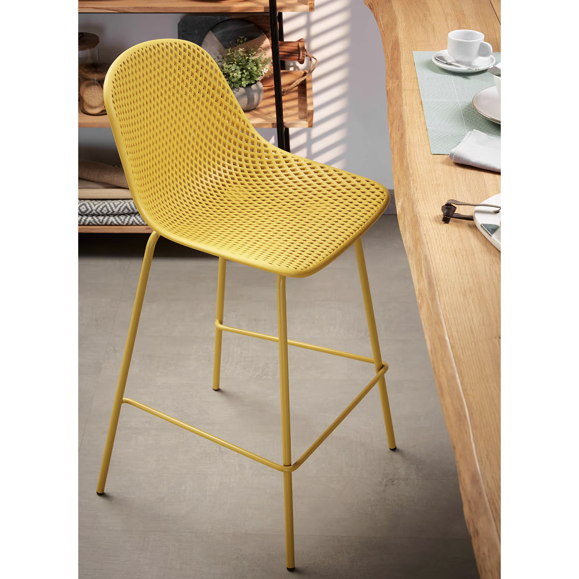 Taburete exterior Quinby amarillo altura 75 cm 4