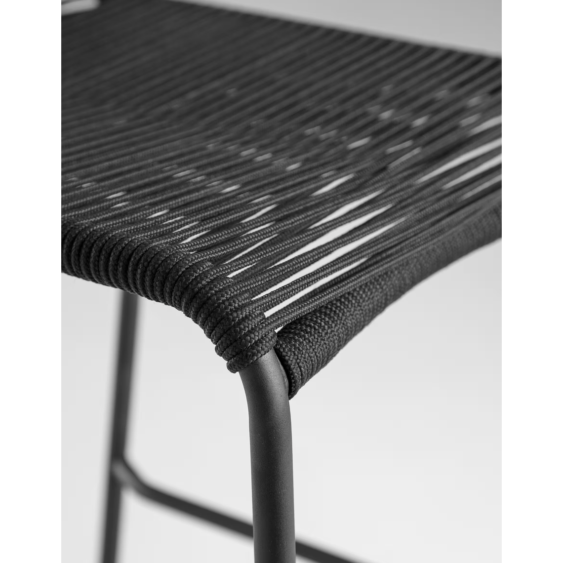 Taburete apilable Lambton de cuerda negro y acero con acabado negro altura 74 cm 3