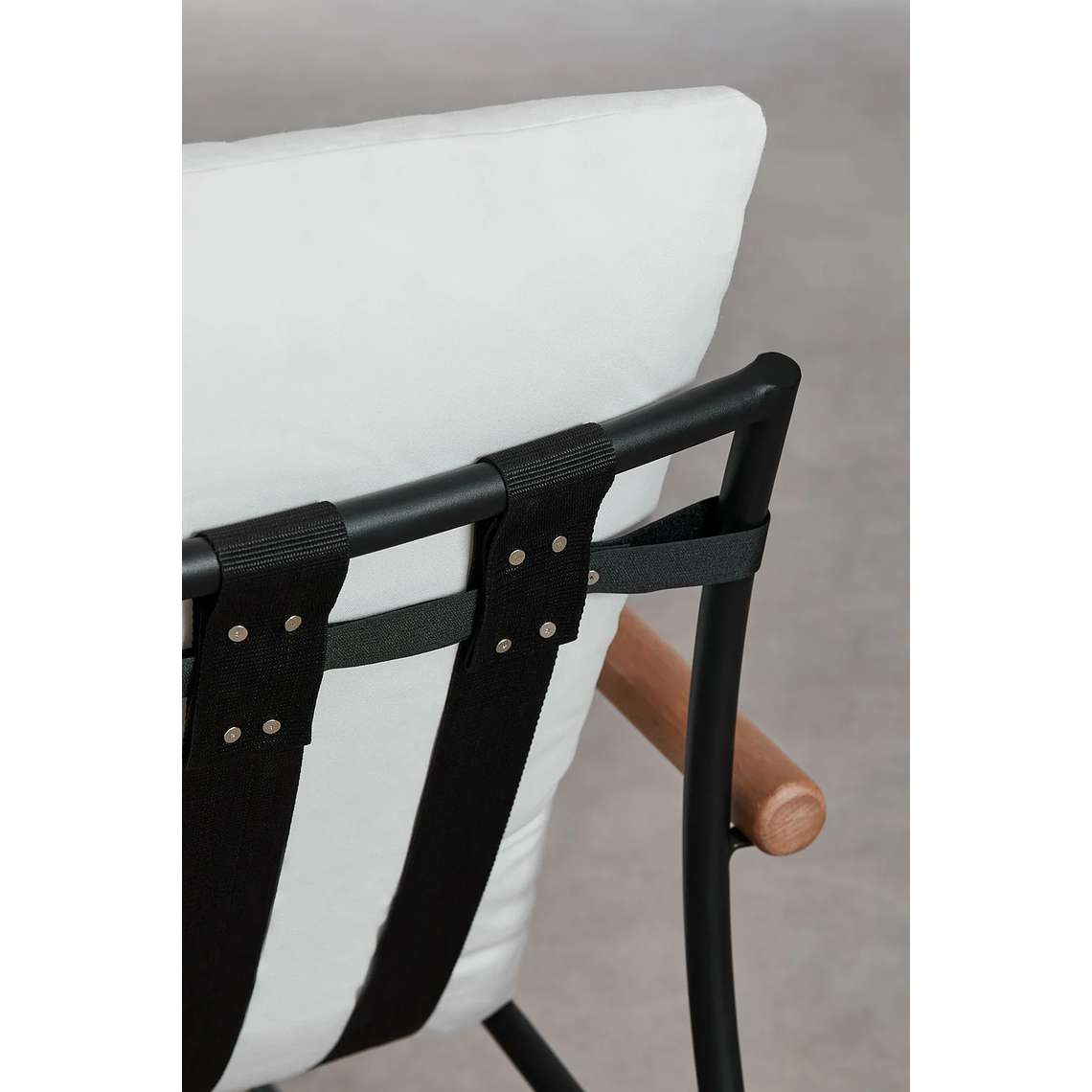 Juego de Balcón de 2 Sillones y Mesa de Centro en Madera de Eucalipto y Acero Negro Kerkera 6