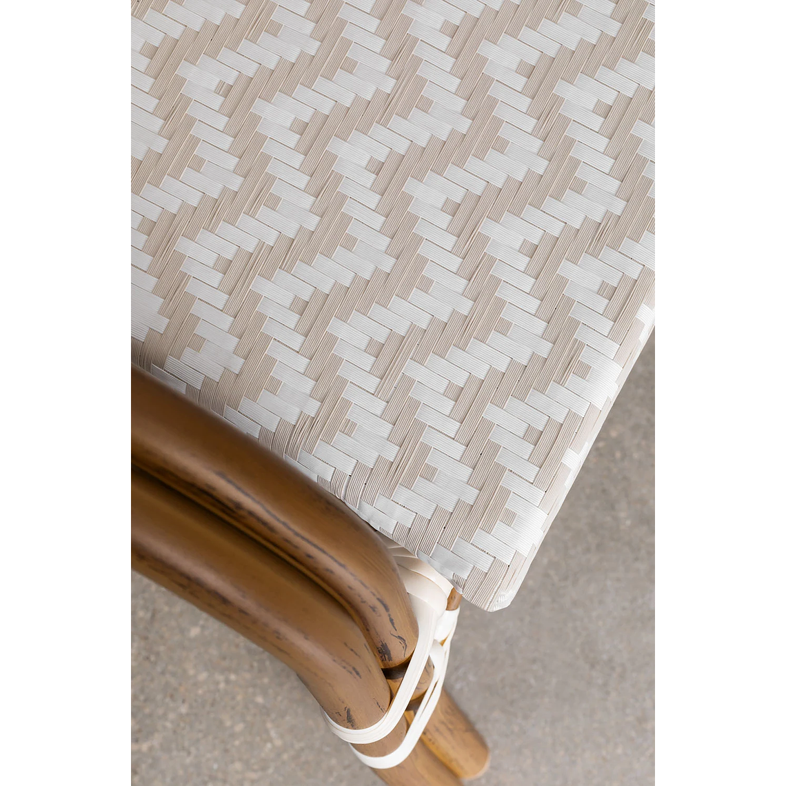 Juego de Balcón Mesa Redonda (Ø80 cm) y 2 Sillas de Jardín Apilables con Reposabrazos en Aluminio Brielle Bistro 9