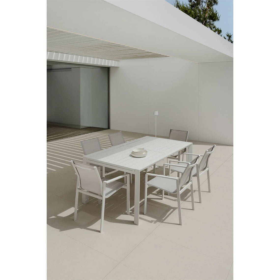 Juego de Comerdor Mesa Extensible Rectangular en Aluminio (180-240x100 cm) Starmi y 6 Sillas de Jardín Eika Blanco Gardenia 1
