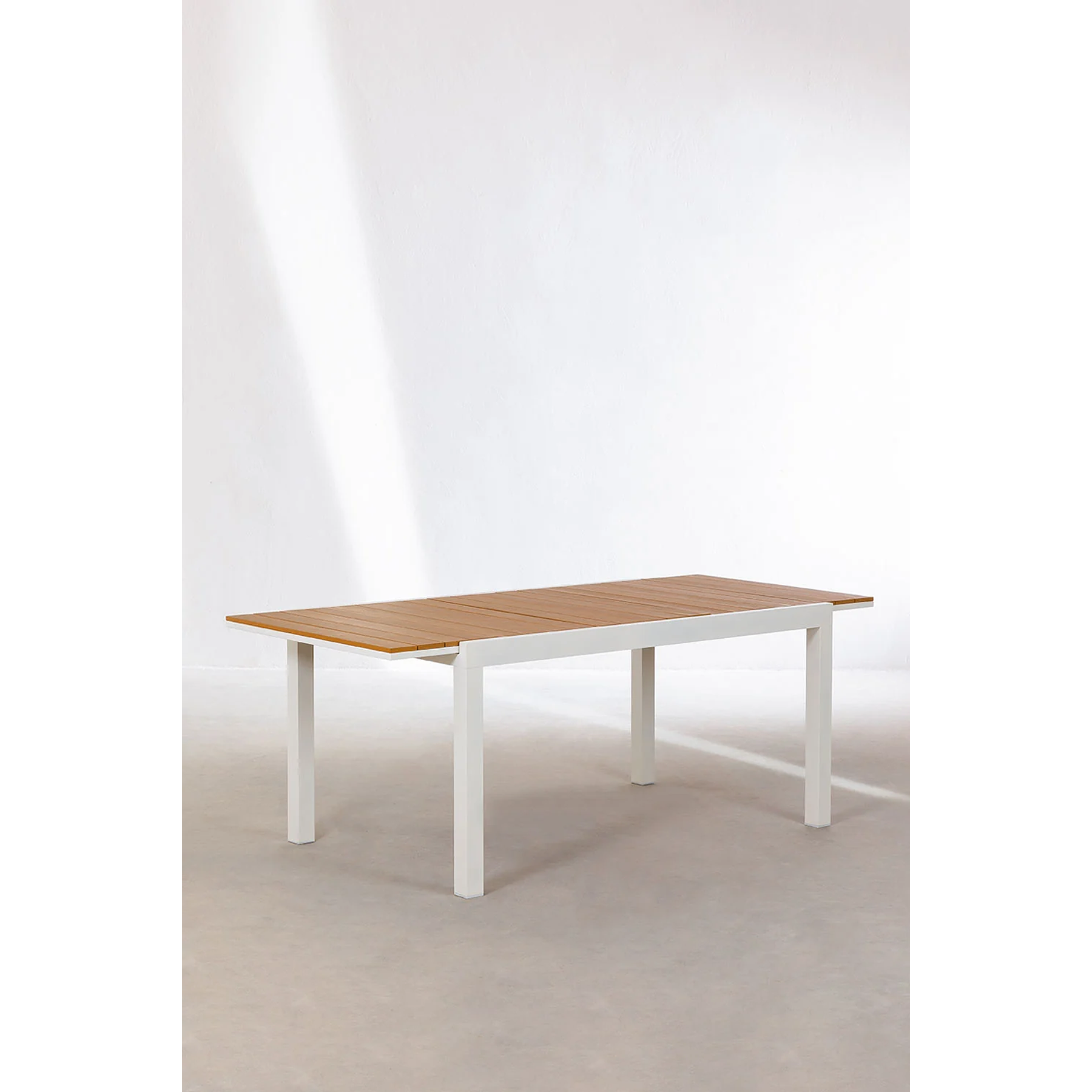 Juego de Comedor Mesa Extensible Rectangular en Aluminio (150-197x90 cm) y 6 Sillas de Jardín Apilables con Reposabrazos Saura Blanco Gardenia