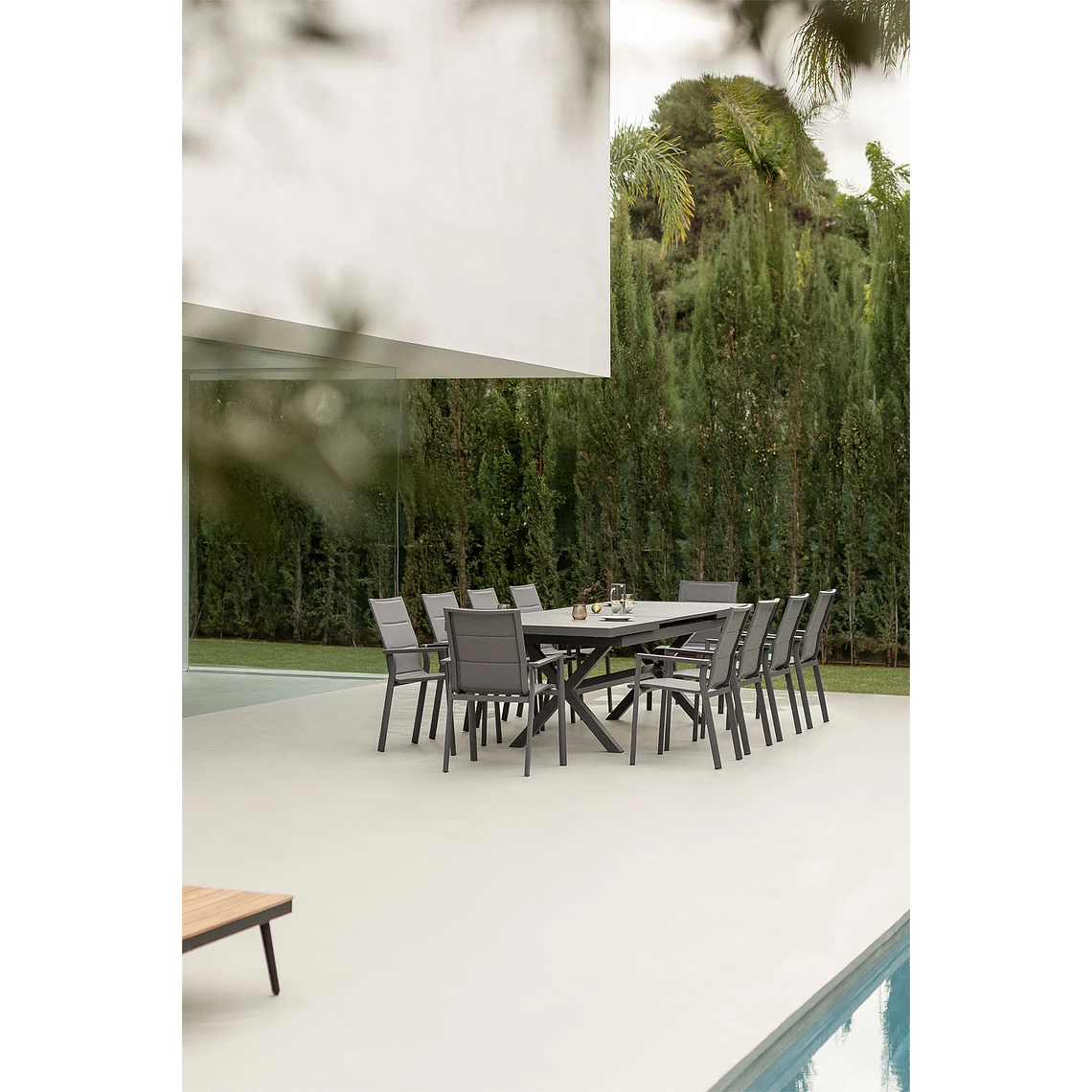 Juego de Mesa Extensible Rectangular (240-300x100 cm) y 10 Sillas de Jardín Apilables en Aluminio Karena Gris Grafito 1
