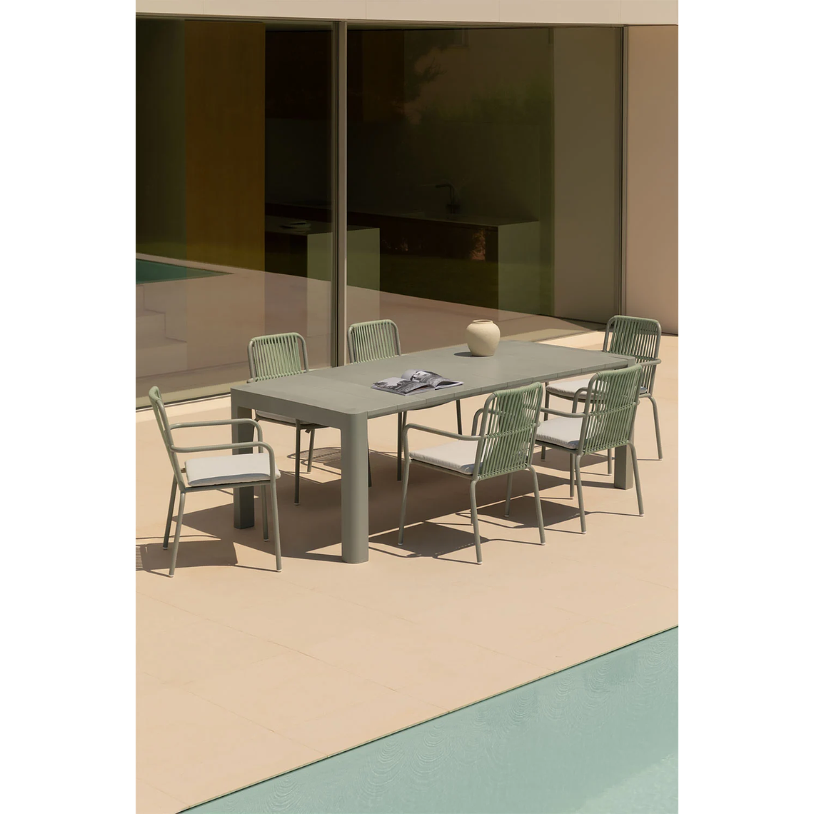 Juego de Mesa Rectangular (180x100 cm) Arnadine y 6 Sillas de Jardín Apilables en Aluminio Alberta Verde Caqui 1