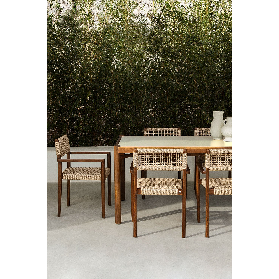 Juego de Mesa de Rectangular (210x100 cm) Gamila y 8 Sillas de Jardín en Madera y Cemento Orebro 1