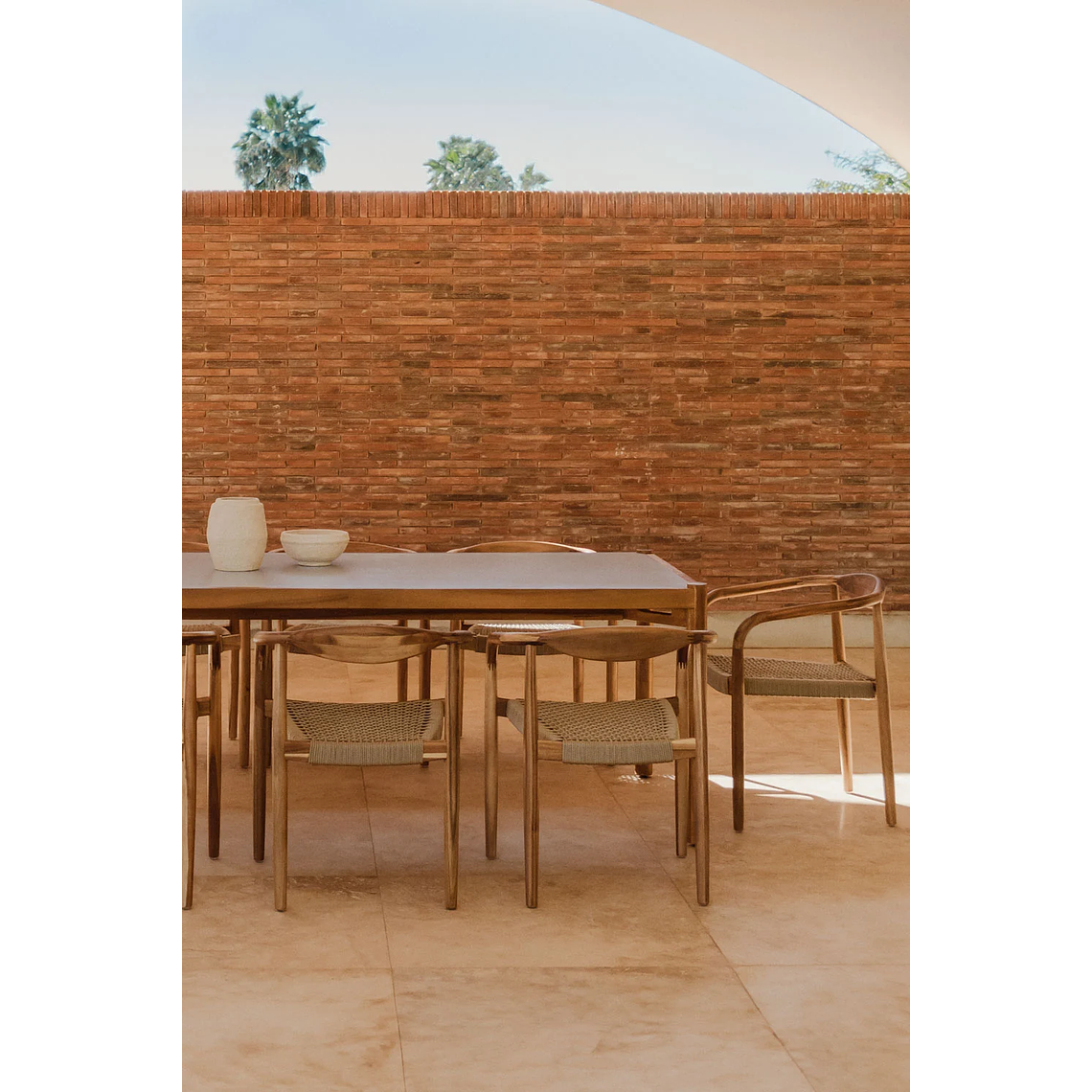 Juego de Mesa de Rectangular (210x100 cm) Gamila y 8 Sillas de Jardín en Madera de Acacia y Cemento Mallory 1