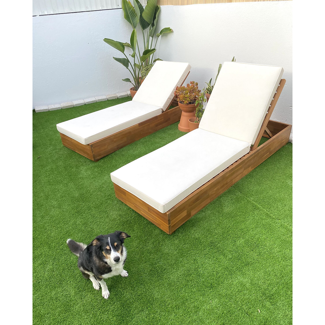 Reposera reclinable de madera con cojín blanco crema FANANO 3