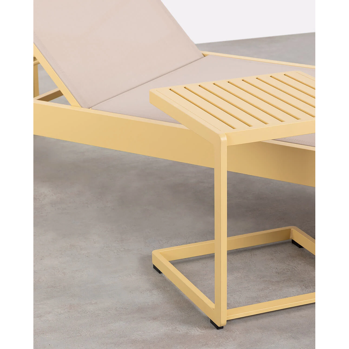 TUMBONA Y MESA AUXILIAR DE ALUMINIO NEW KRETA AMARILLO WHEAT 5