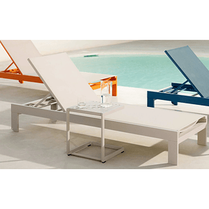 TUMBONA Y MESA AUXILIAR DE ALUMINIO MARRÓN CLAY