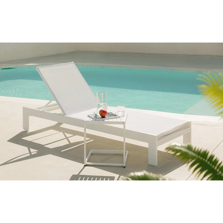 TUMBONA Y MESA AUXILIAR DE ALUMINIO BLANCO POLAR 1
