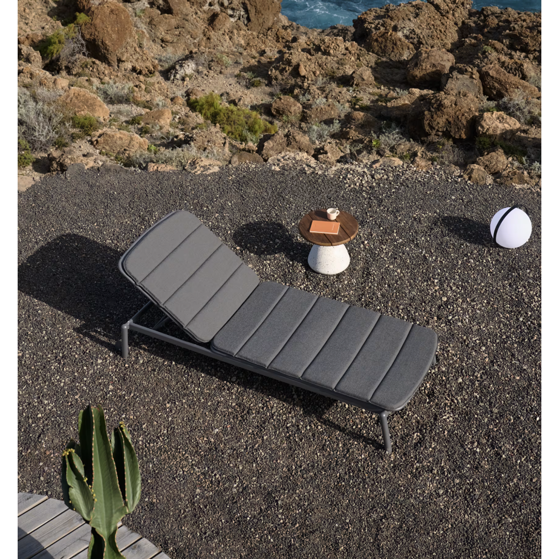 Reposera de exterior Marcona de aluminio con acabado pintado blanco 2