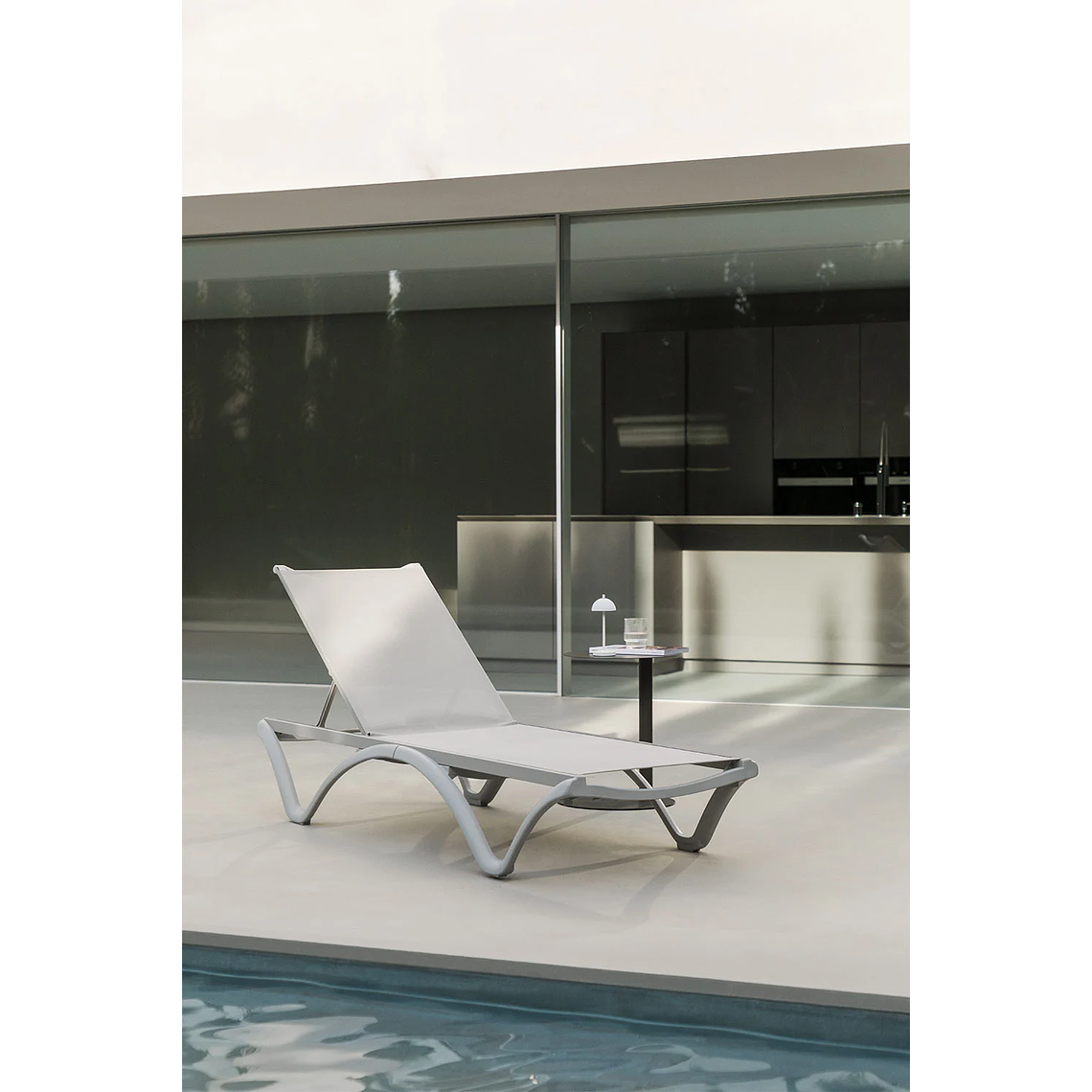 Pack de 2 reposeras apilables gris claro Xeila 2