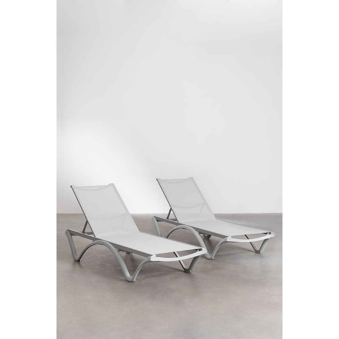 Pack de 2 reposeras apilables gris claro Xeila 1