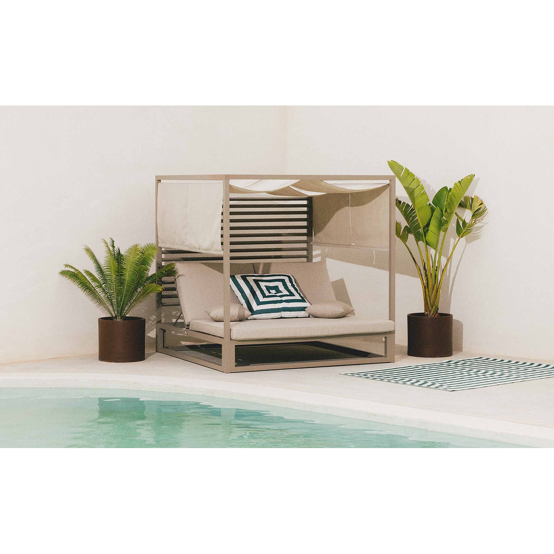 CAMA BALINESA RECLINABLE DE TELA Y ALUMINIO MERSIA MARRÓN CLAY 1