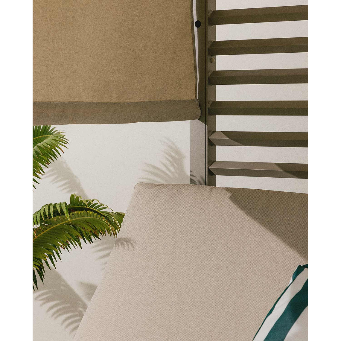 CAMA BALINESA RECLINABLE DE TELA Y ALUMINIO MERSIA MARRÓN CLAY 8