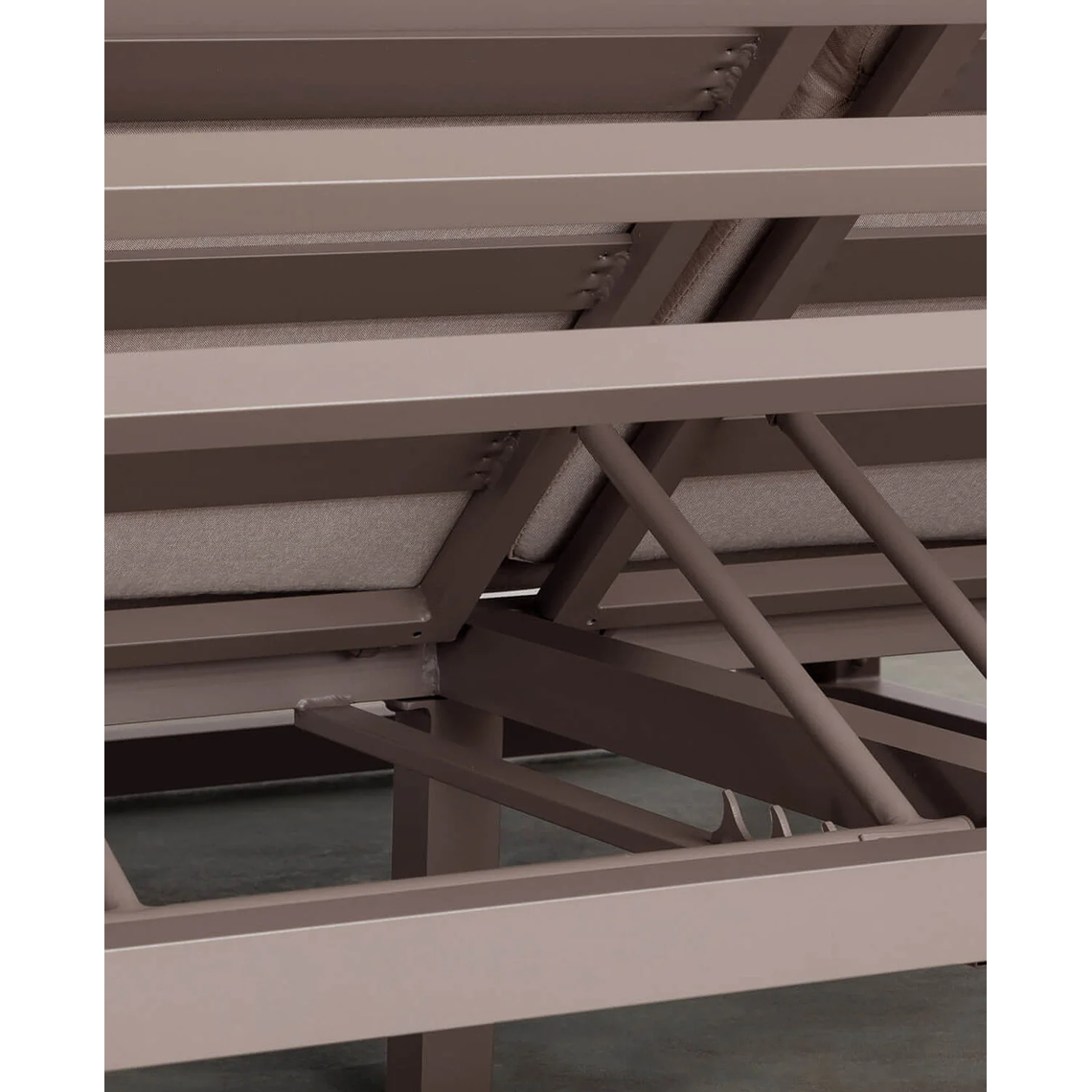 CAMA BALINESA RECLINABLE DE TELA Y ALUMINIO MERSIA MARRÓN CLAY 11