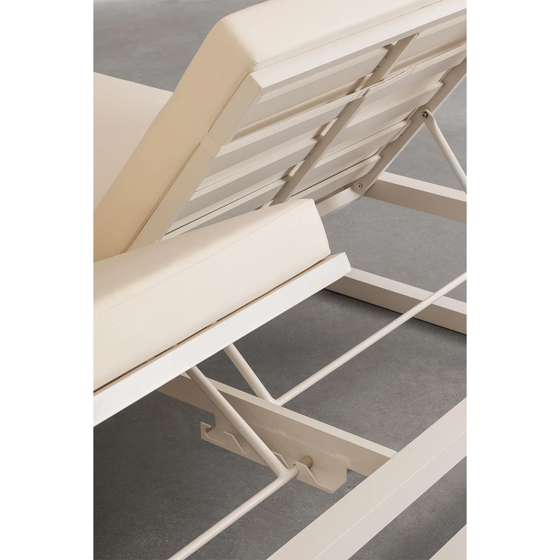 Cama balinesa reclinable en aluminio y tela Nasau Blanco Gardenia 9