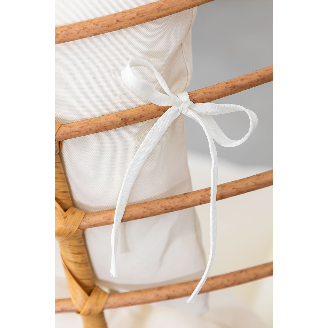 Sillón colgante de jardín con cojín Yosif Base Negra 4