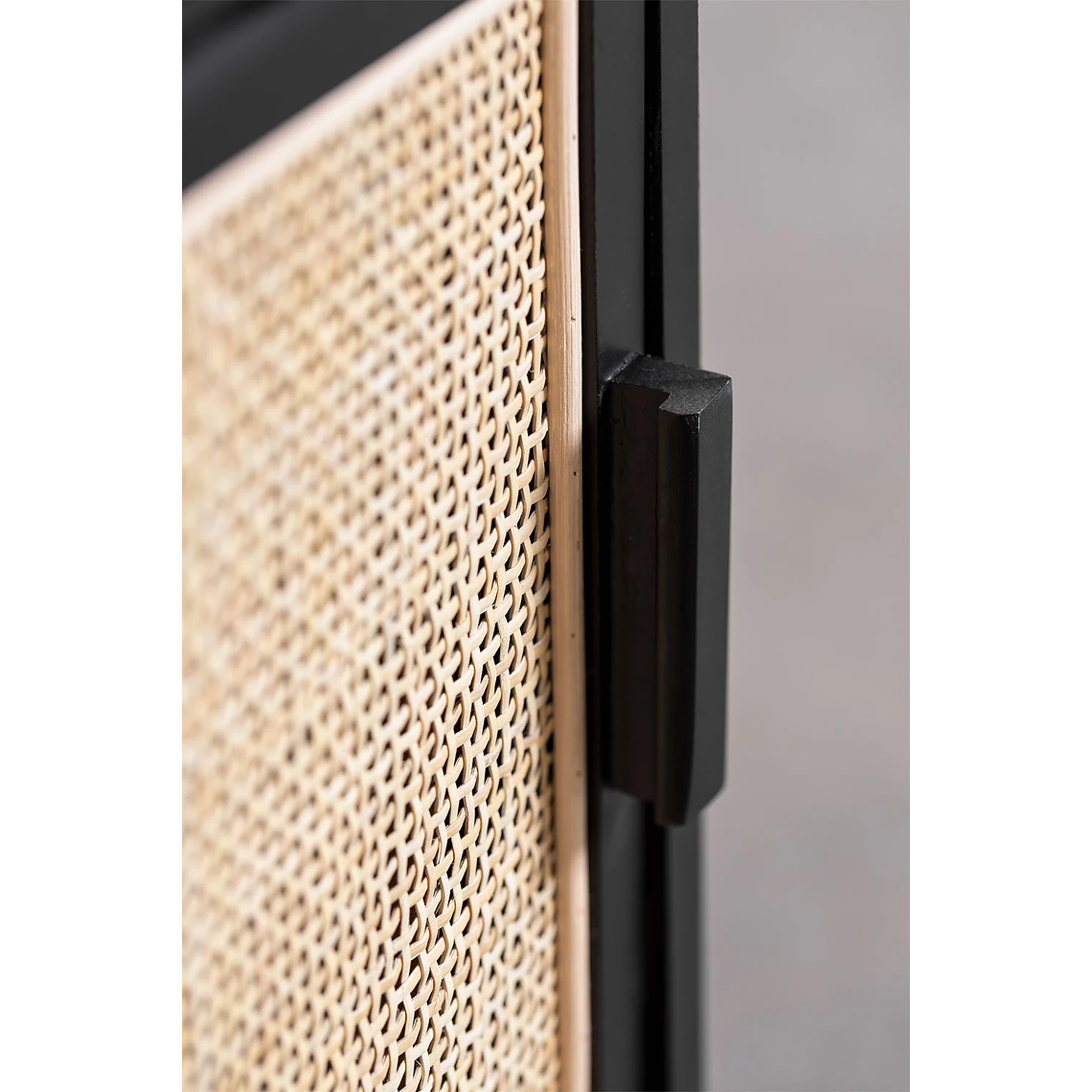 Velador en Ratán y Madera Reyna Color Negro 5