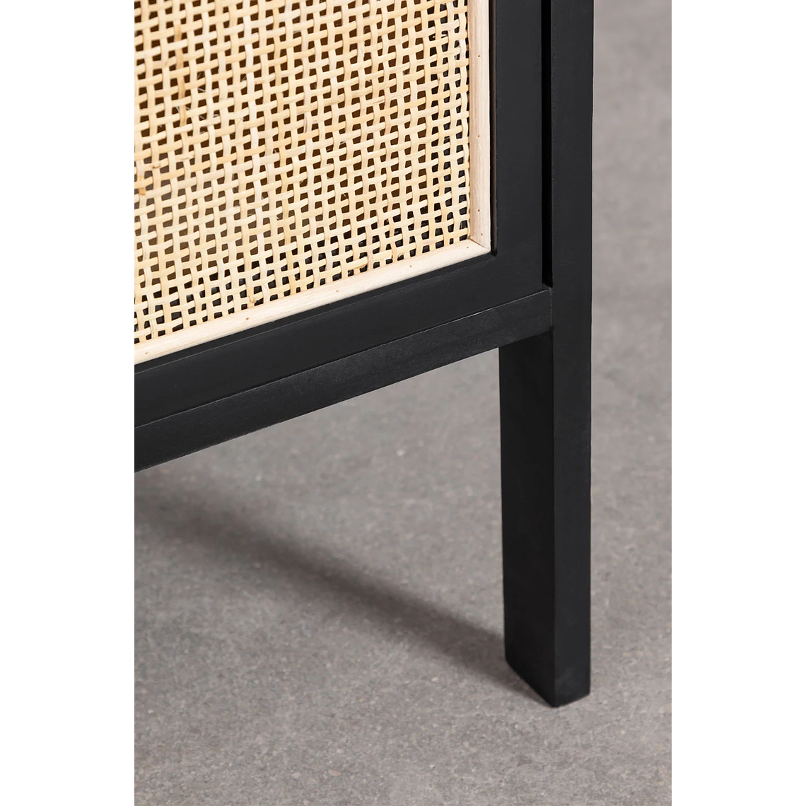 Velador en Ratán y Madera Reyna Color Negro 6