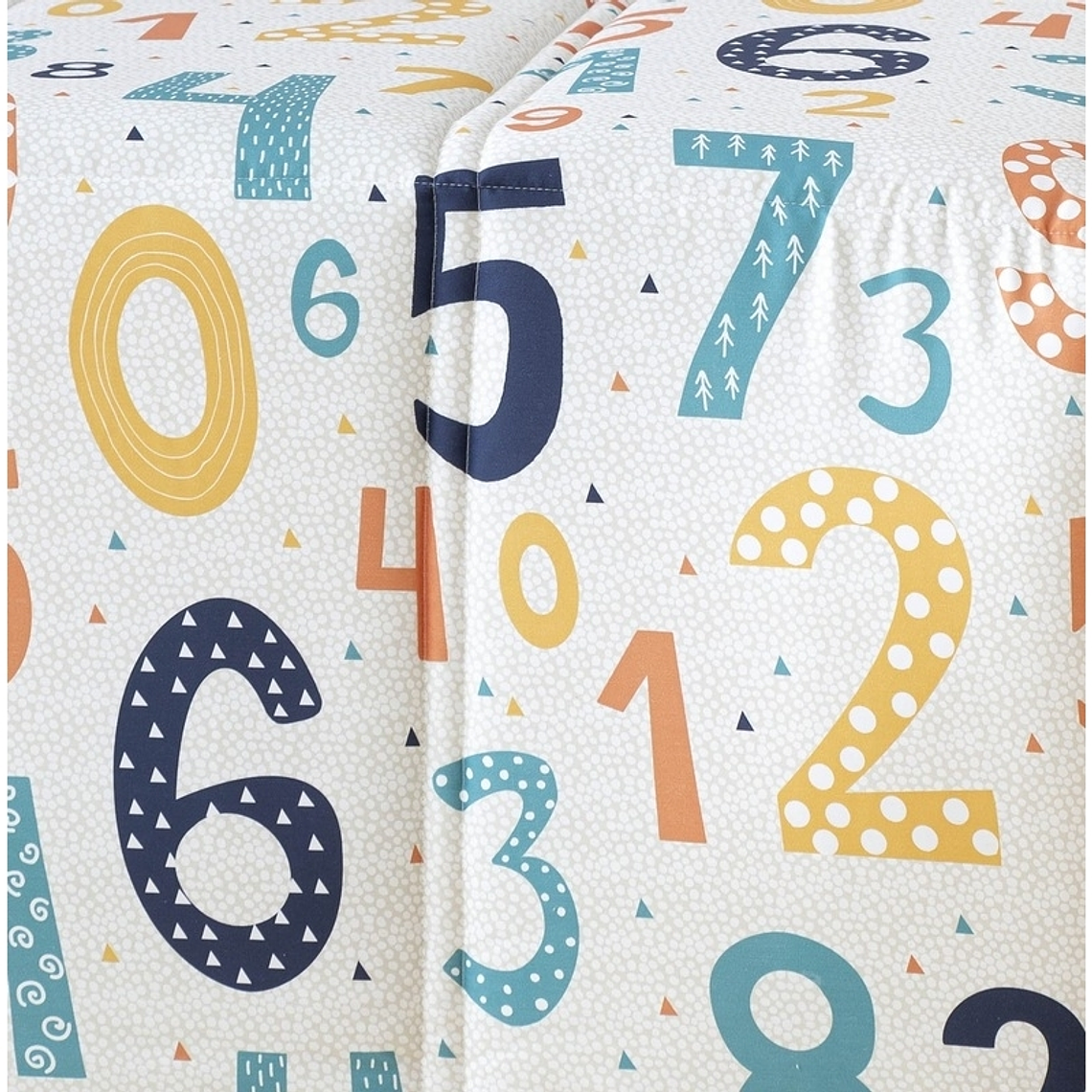 COLCHA BOUTÍ ESTAMPADO NUMEROS DEL 0 AL 9 EN COLOR AZUL Y AMARILLO 1 PLAZA 2
