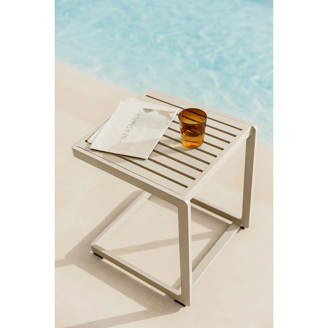 Mesa auxiliar de aluminio DULEM 40 x 40 Beige Tapioca 2