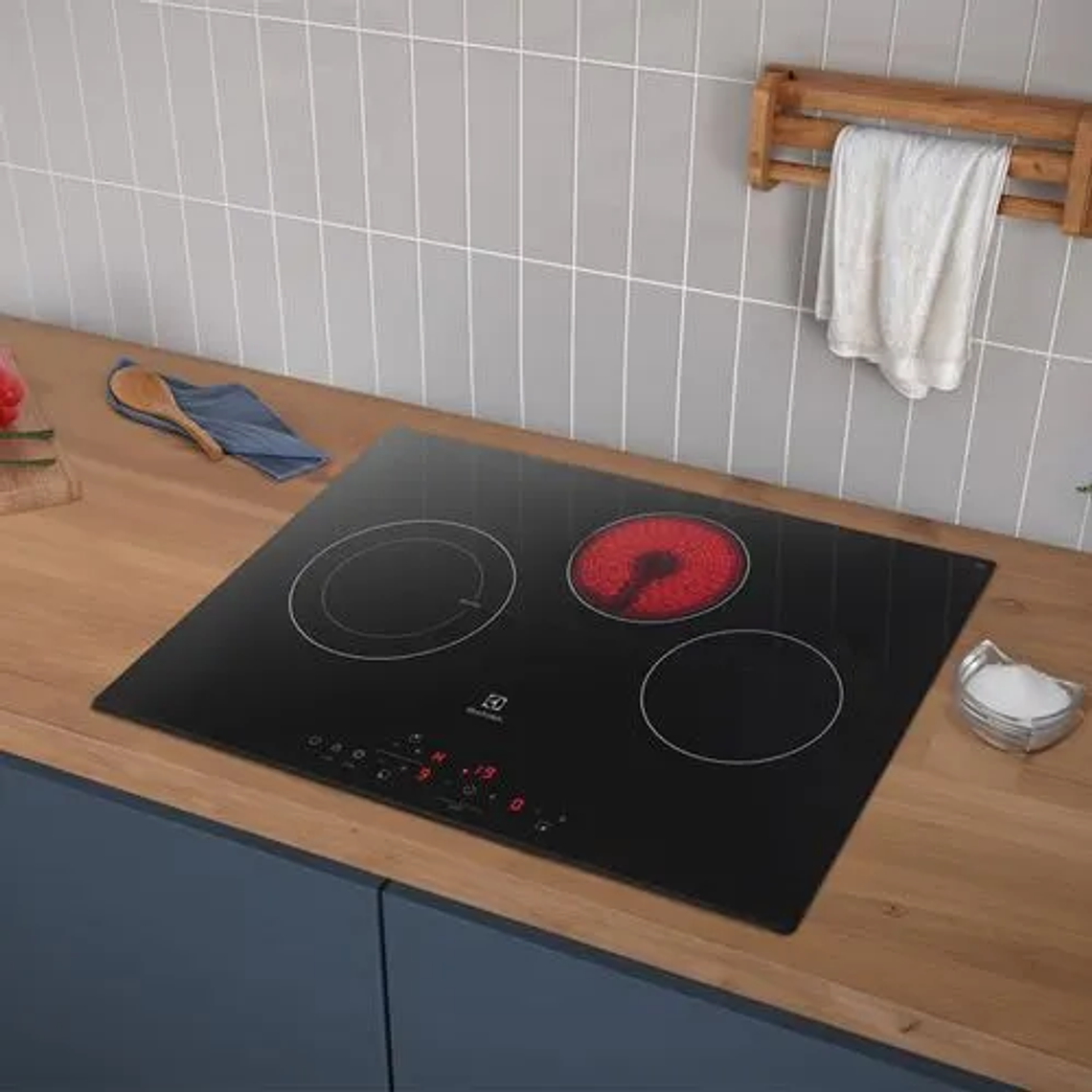 ENCIMERA ELÉCTRICA 3 PLATOS ELECTROLUX EFFICIENT CUBIERTA VITROCERÁMICA Y PANEL TOUCH VE6DT 7