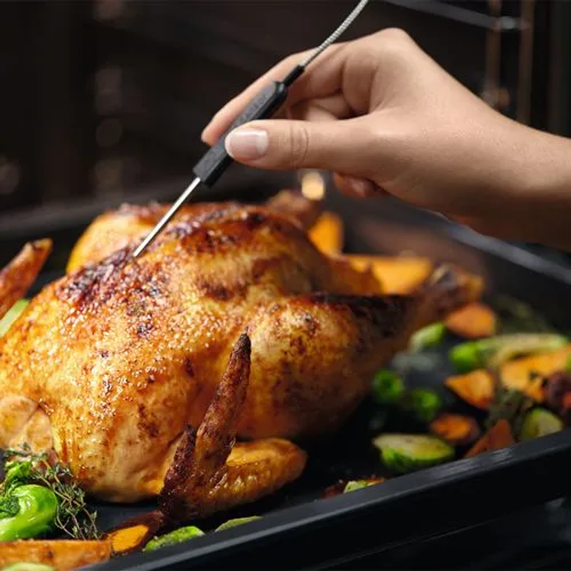 HORNO EMPOTRABLE ELÉCTRICO ELECTROLUX 80 L DIGITAL Y FOODSENSOR OE8EF NEGRO 10