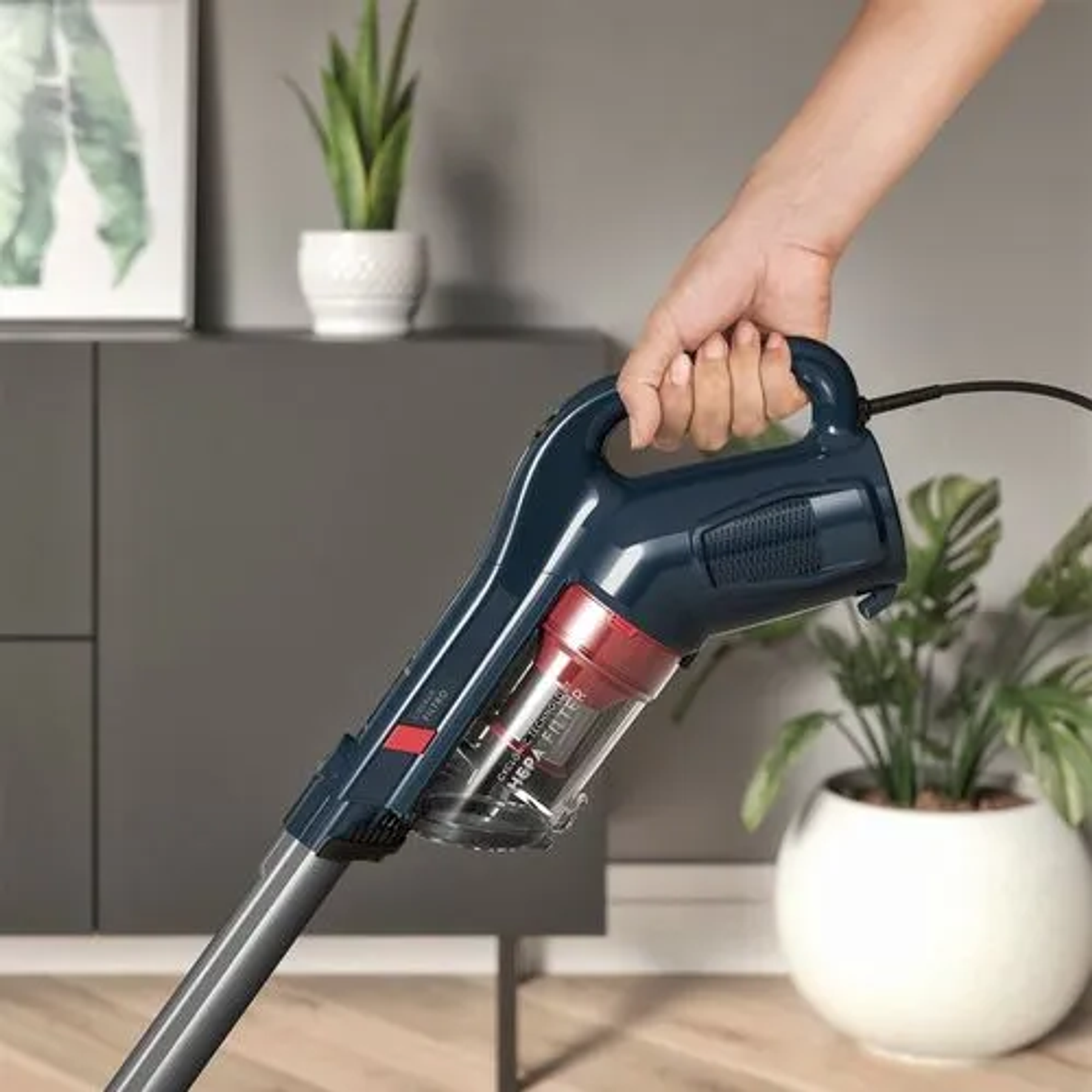 ASPIRADORA VERTICAL CON CABLE ELECTROLUX 1300W CICLÓNICA 3 EN 1 CON FILTRO HEPA PTE10 AZUL