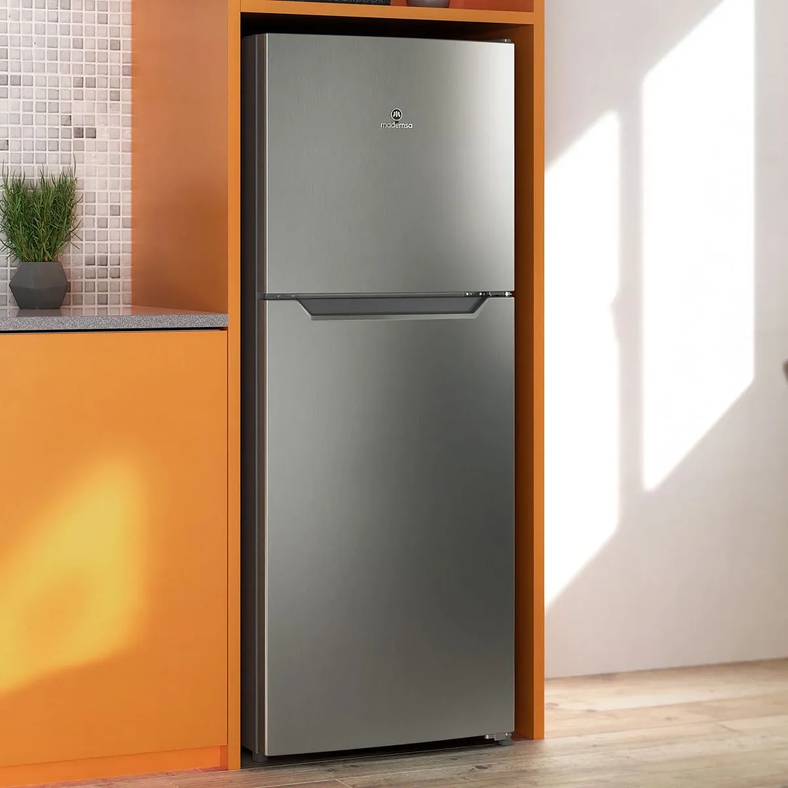 REFRIGERADOR MADEMSA 197L NO FROST TOP FREEZER INVERTER PUERTA REVERSIBLE ALTUS 1200I INOX 7