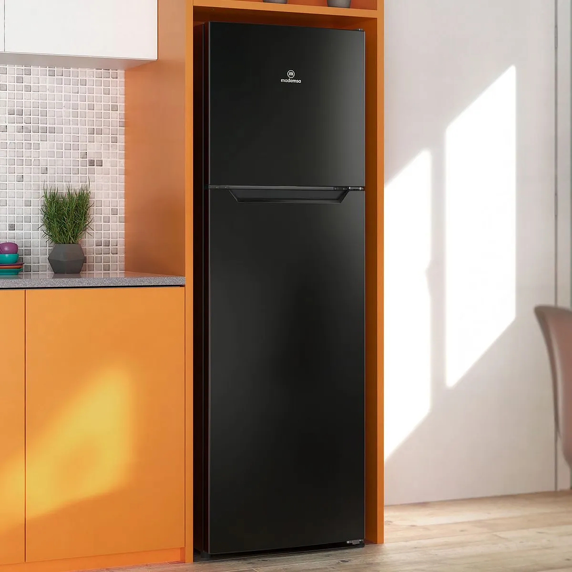 REFRIGERADOR MADEMSA 247L NO FROST TOP FREEZER INVERTER PUERTA REVERSIBLE ALTUS 1250B NEGRO 8