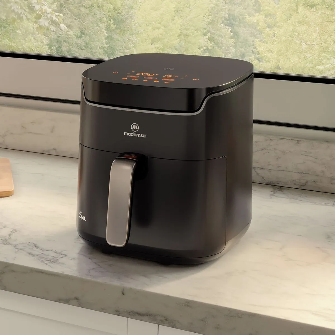 FREIDORA DE AIRE MADEMSA 5,6L CON PANEL DIGITAL 1400W MAF45 NEGRO 17