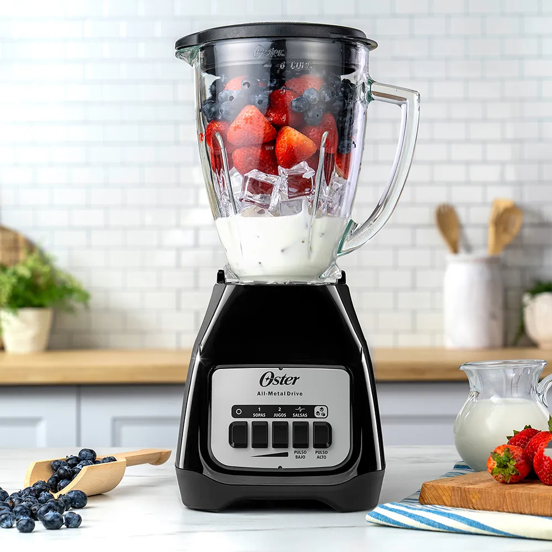 LICUADORA OSTER 2 VELOCIDADES MÁS PULSO Y VASO DE VIDRIO BLSTKAGBPB 4