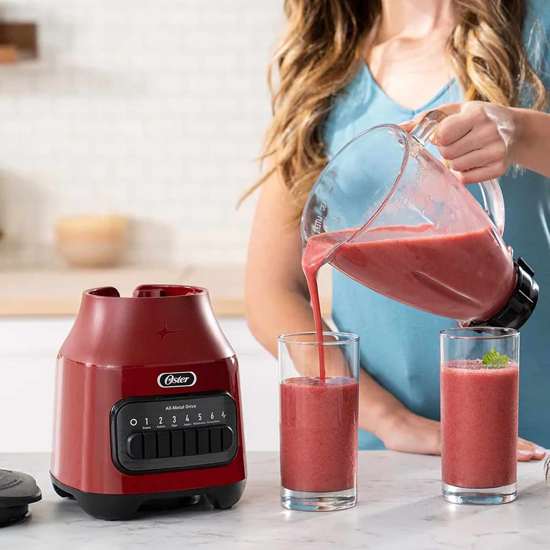 LICUADORA OSTER CON VASO DE VIDRIO Y 6 VELOCIDADES MÁS PULSO BLSTPEGRPB