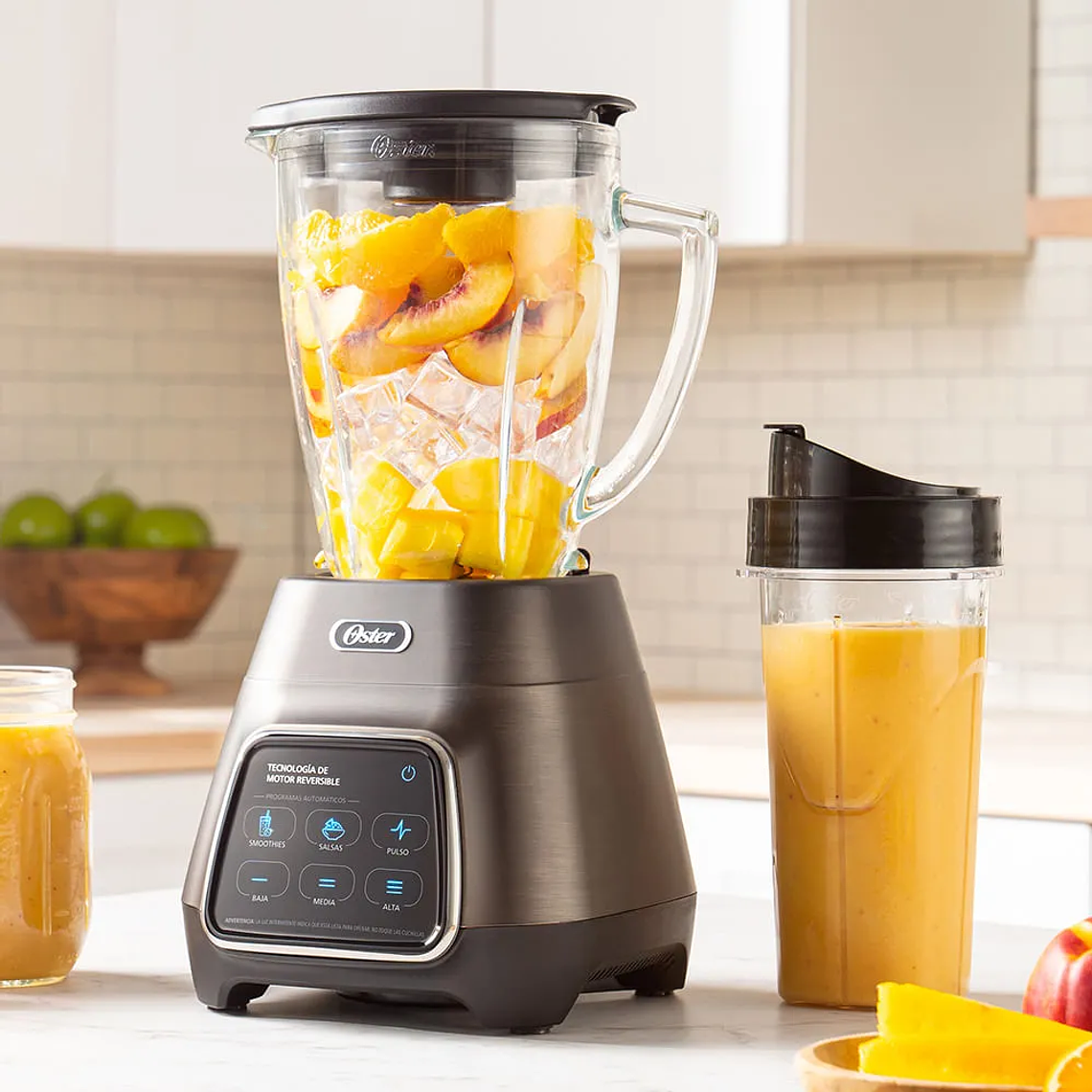 LICUADORA OSTER PROGRAMAS AUTOMÁTICOS CON TECNOLOGÍA REVERSIBLE, PANTALLA TÁCTIL Y VASO BLEND-N-GO BLSTPYG1312XBG 4