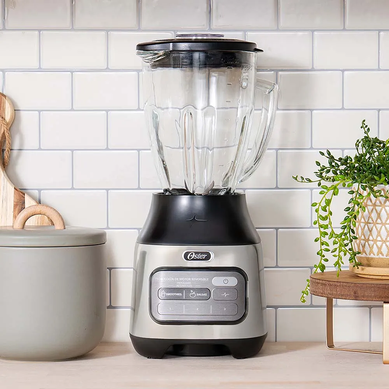 LICUADORA OSTER CON TECNOLOGÍA REVERSIBLE, 2 PROGRAMAS AUTOMÁTICOS Y 3 VELOCIDADES MÁS PULSO 7