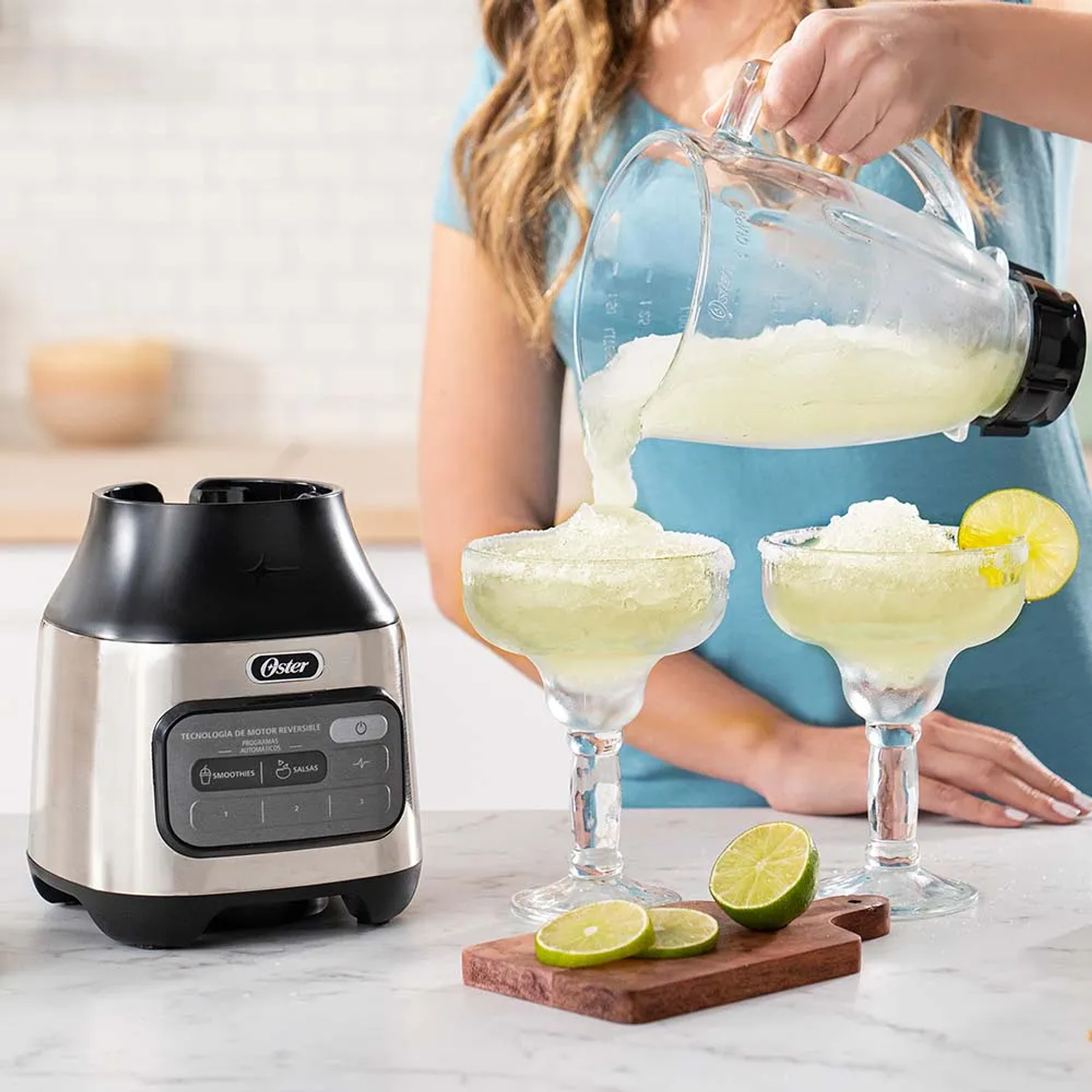 LICUADORA OSTER CON TECNOLOGÍA REVERSIBLE, 2 PROGRAMAS AUTOMÁTICOS Y 3 VELOCIDADES MÁS PULSO